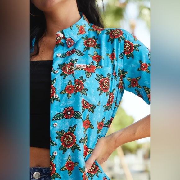 Dixxon Stay Gold Party Shirt Medium women’s Hawaiian blue red floral button up - Picture 1 of 12